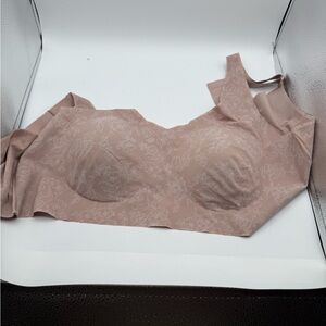 Bali Women’s Beige Wireless Back Closure Bra NWT 3X. F-19